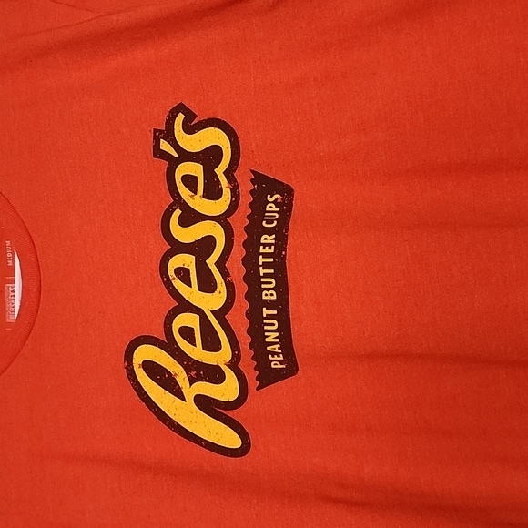 Reese's Peanut Butter Cups Shirt size Medium - Picture 2 of 7